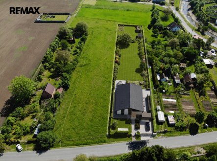 Prodej pozemku pro bydlení, 1 819 m²