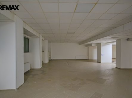 Pronájem obchodní prostory, 400 m²