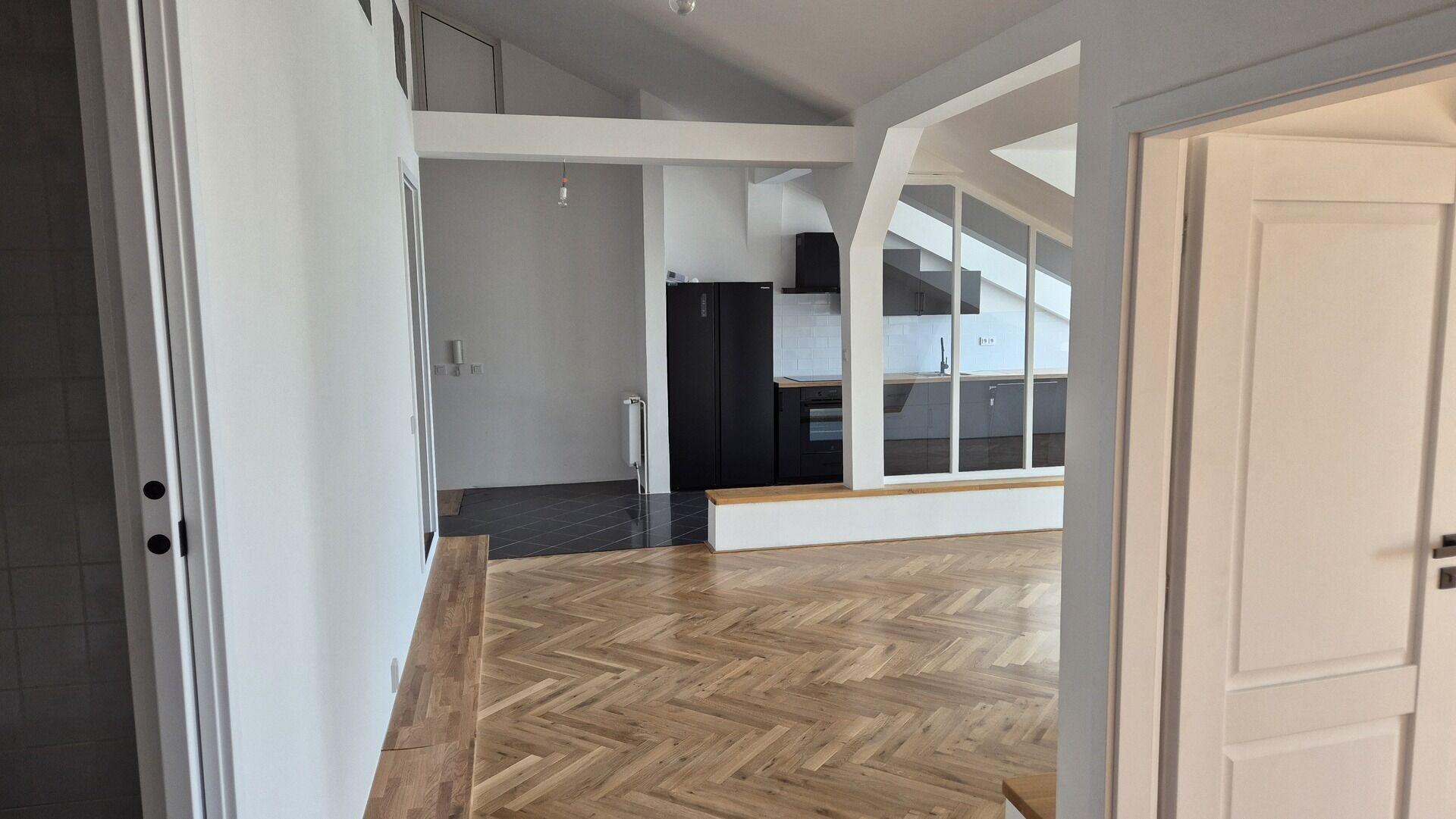 Pronájem mezonetového bytu u Stromovky po kompletní rekonstrukci