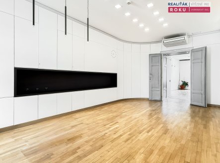 Pronájem kanceláře, 257 m²
