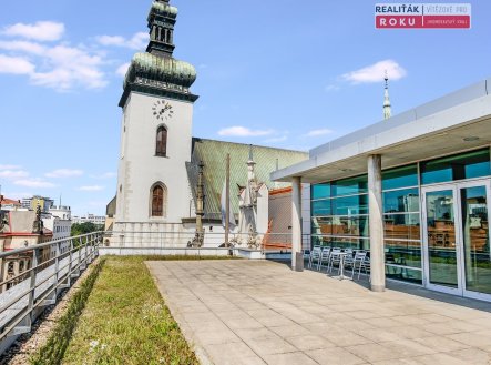 Pronájem kanceláře, 570 m²