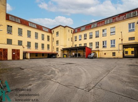 Pronájem komerčního objektu, sklad, 869 m²