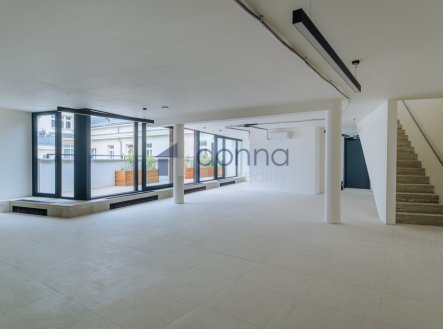 Pronájem kanceláře, 511 m²