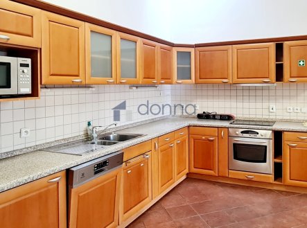 Pronájem kanceláře, 203 m²