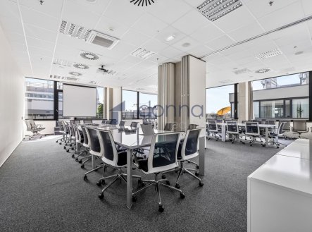 Pronájem kanceláře, 1 398 m²