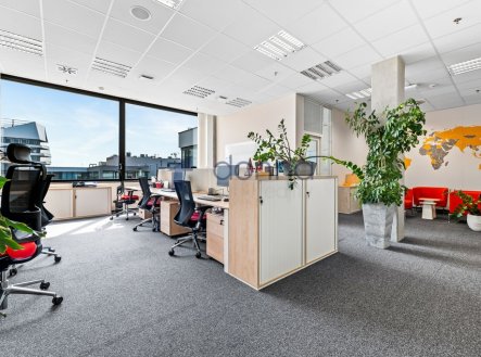 Pronájem kanceláře, 1 398 m²