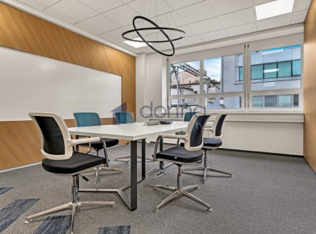 Pronájem kanceláře, 342 m²