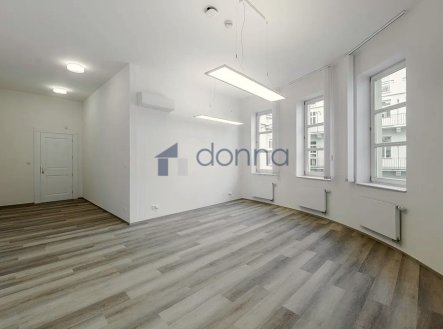 Pronájem kanceláře, 156 m²