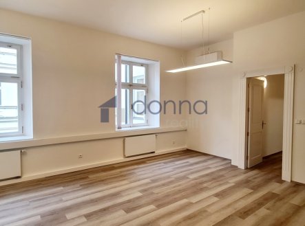 Pronájem kanceláře, 156 m²