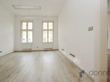 Pronájem kanceláře, 100 m²
