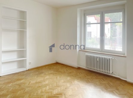 Pronájem obchodní prostory, 65 m²