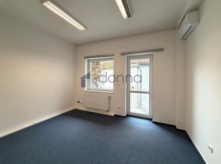 Pronájem kanceláře, 209 m²