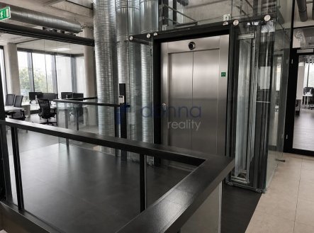 Pronájem kanceláře, 400 m²