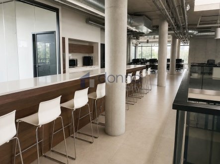 Pronájem kanceláře, 400 m²