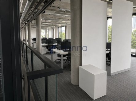 Pronájem kanceláře, 400 m²