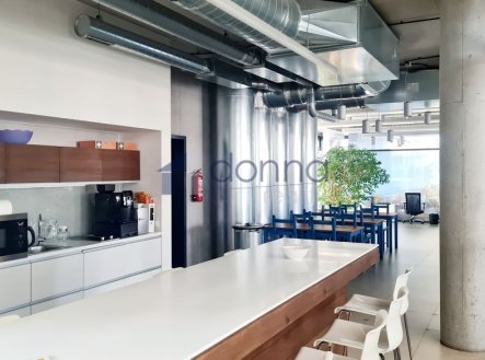 Pronájem kanceláře, 400 m²