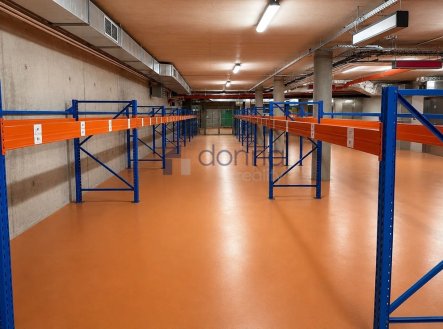 Pronájem skladu, 330 m²