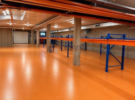 Pronájem skladu, 330 m²