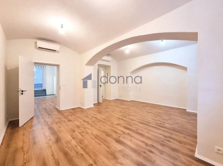 Pronájem obchodní prostory, 68 m²
