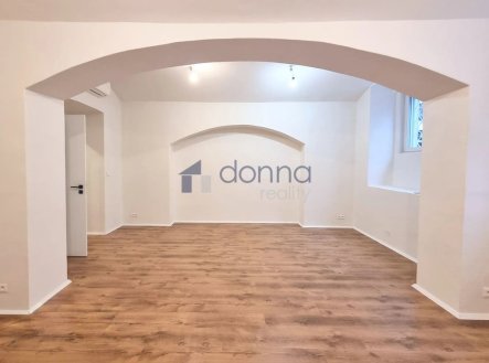 Pronájem obchodní prostory, 68 m²