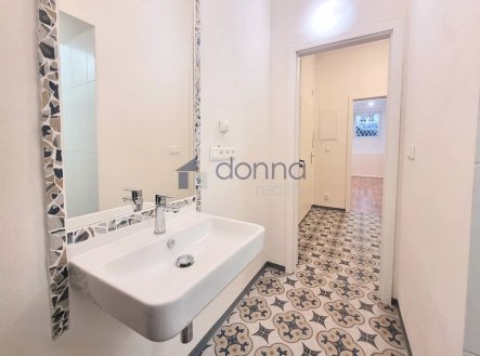 Pronájem obchodní prostory, 68 m²