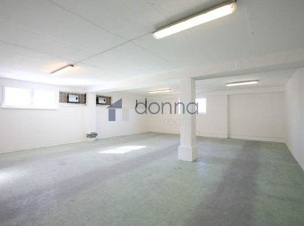Pronájem skladu, 77 m²