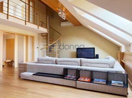 Pronájem bytu, 3+kk, 157 m²