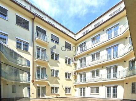 Pronájem kanceláře, 212 m²