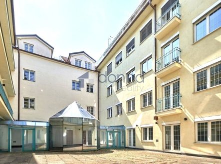 Pronájem kanceláře, 212 m²