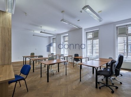 Pronájem kanceláře, 212 m²