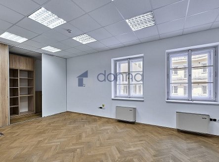 Pronájem kanceláře, 212 m²