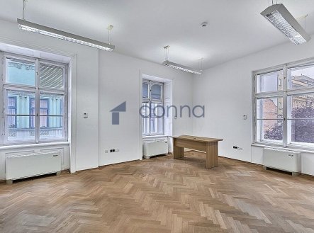 Pronájem kanceláře, 212 m²