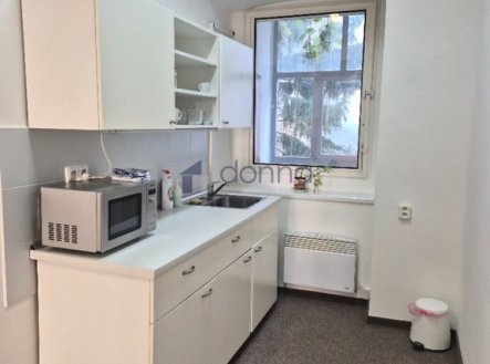 Pronájem kanceláře, 136 m²
