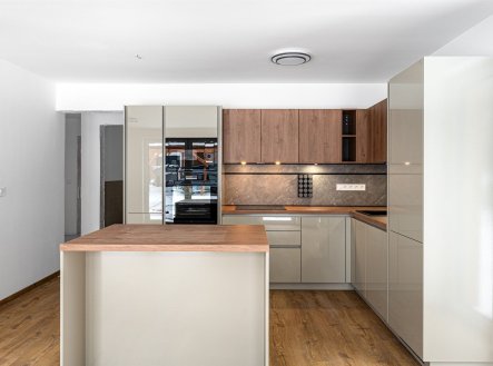 Pronájem domu/vily, 183 m²