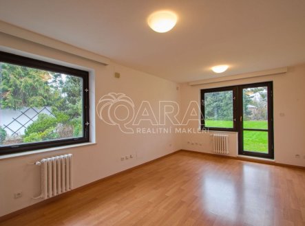 Pronájem kanceláře, 417 m²