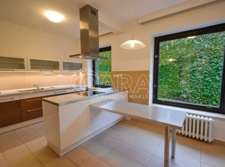 Pronájem kanceláře, 417 m²