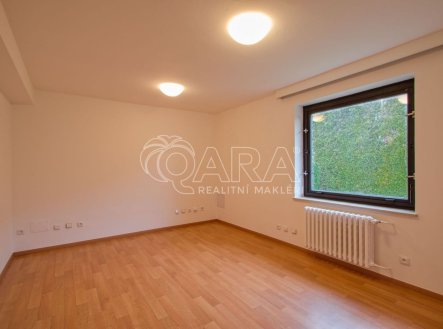 Pronájem kanceláře, 417 m²