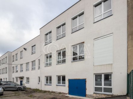 Pronájem skladu, 484 m²