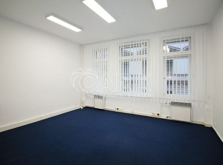 Pronájem kanceláře, 143 m²
