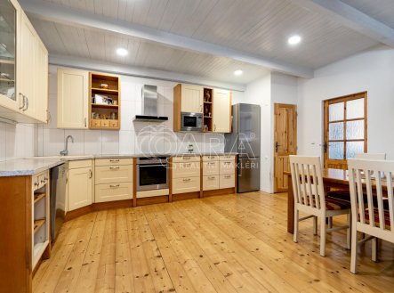 Prodej domu/vily, 217,7 m²