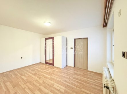 Pronájem bytu, atypický, 64 m²