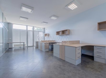 Pronájem kanceláře, 77 m²