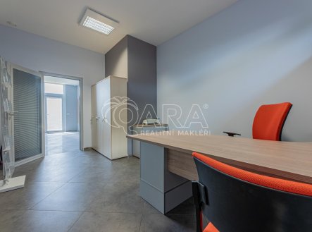 Pronájem kanceláře, 77 m²