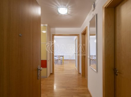 Linhartova 2+kk balkon garáž byt pronájem www.OsobniRealitniMakler.cz Ondřej Kučera Praha (21).jpg | Pronájem bytu, 2+kk, 81 m²