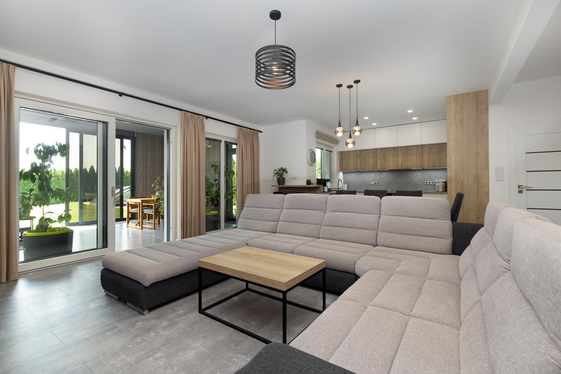 1_Living room_celý prostor včetně terasy_Klimkovice