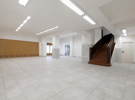 Pronájem obchodní prostory, 470 m²