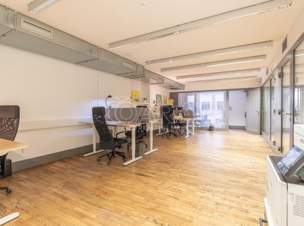 Prodej kanceláře, 335 m²