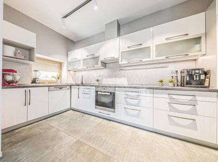 Prodej domu/vily, 328 m²