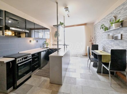 Byt 1 kuchyň.JPG | Prodej - dům/vila, 287 m²