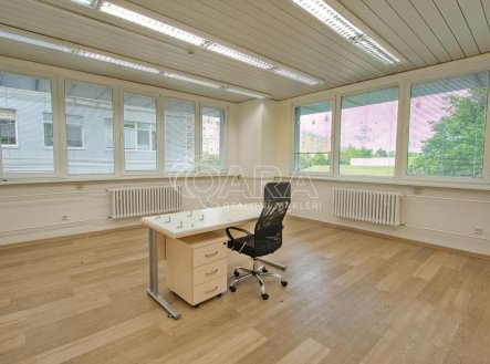 Pronájem kanceláře, 650 m²